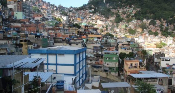 A Rocinha possui um dos piores IDH (Índice de Desenvolvimento Humano) do município do Rio; Gávea tem o melhor IDH. (Foto: Carlan Rocinha)