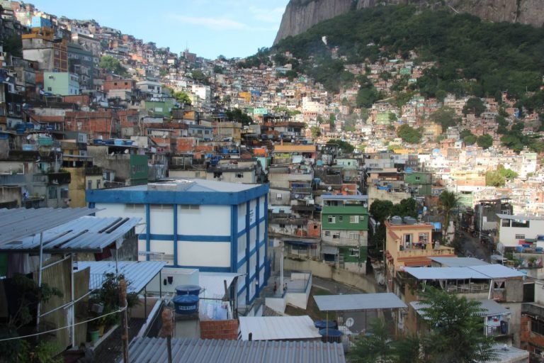 A Rocinha possui um dos piores IDH (Índice de Desenvolvimento Humano) do município do Rio; Gávea tem o melhor IDH. (Foto: Carlan Rocinha)