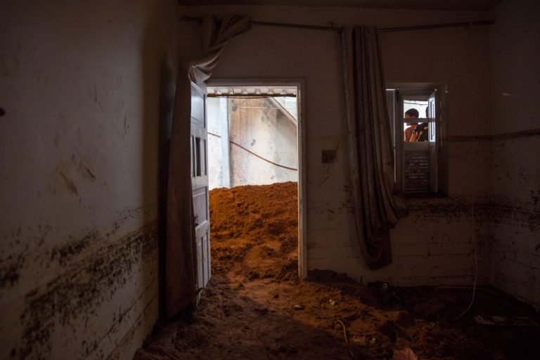 Interior de casa na localidade da Cachopa: moradores abandonaram o local. Foto Kita Pedroza