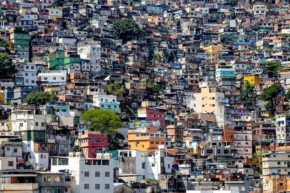 Fim do fiado? As novas formas de consumo na Rocinha