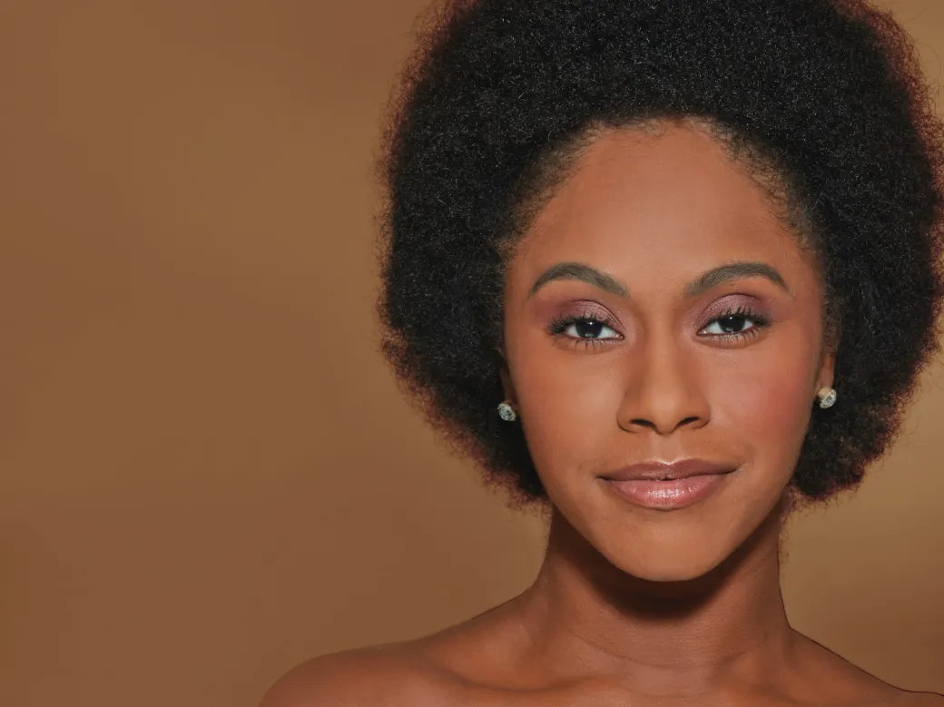 Avon reafirma compromisso com diversidade brasileira ao lançar campanha reativando seu portifólio de bases que possuem 20 tonalidades cada