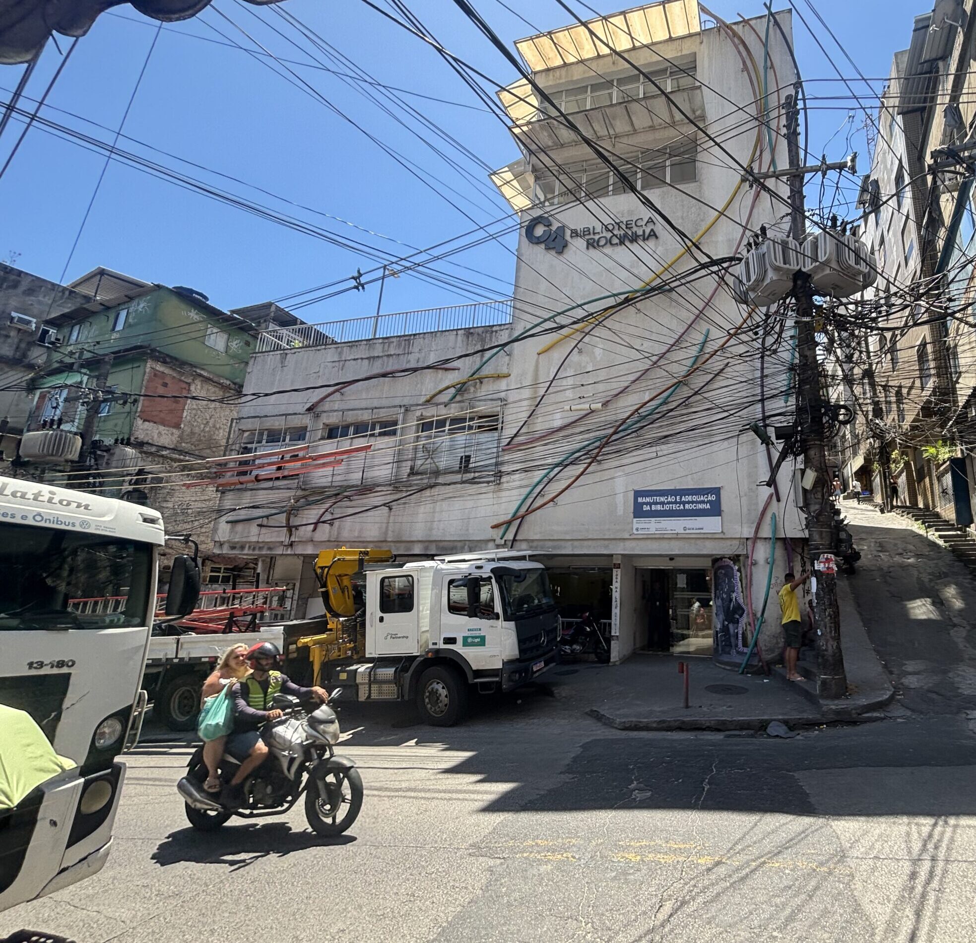 Após anos de espera, Biblioteca Parque da Rocinha é revitalizada com reforma de R$ 2,2 milhões 