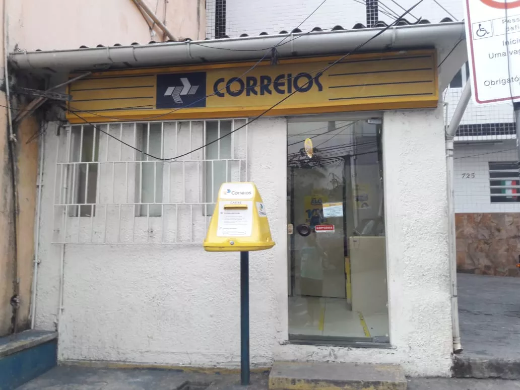 Moradores da Rocinha denunciam exclusão digital em meio a descontos indevidos no INSS