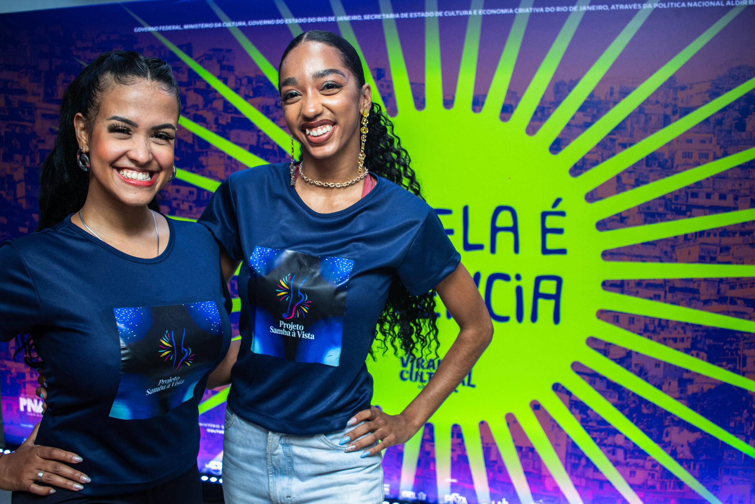 Projeto idealizado por passistas mantém viva a tradição do samba no pé dentro do morro