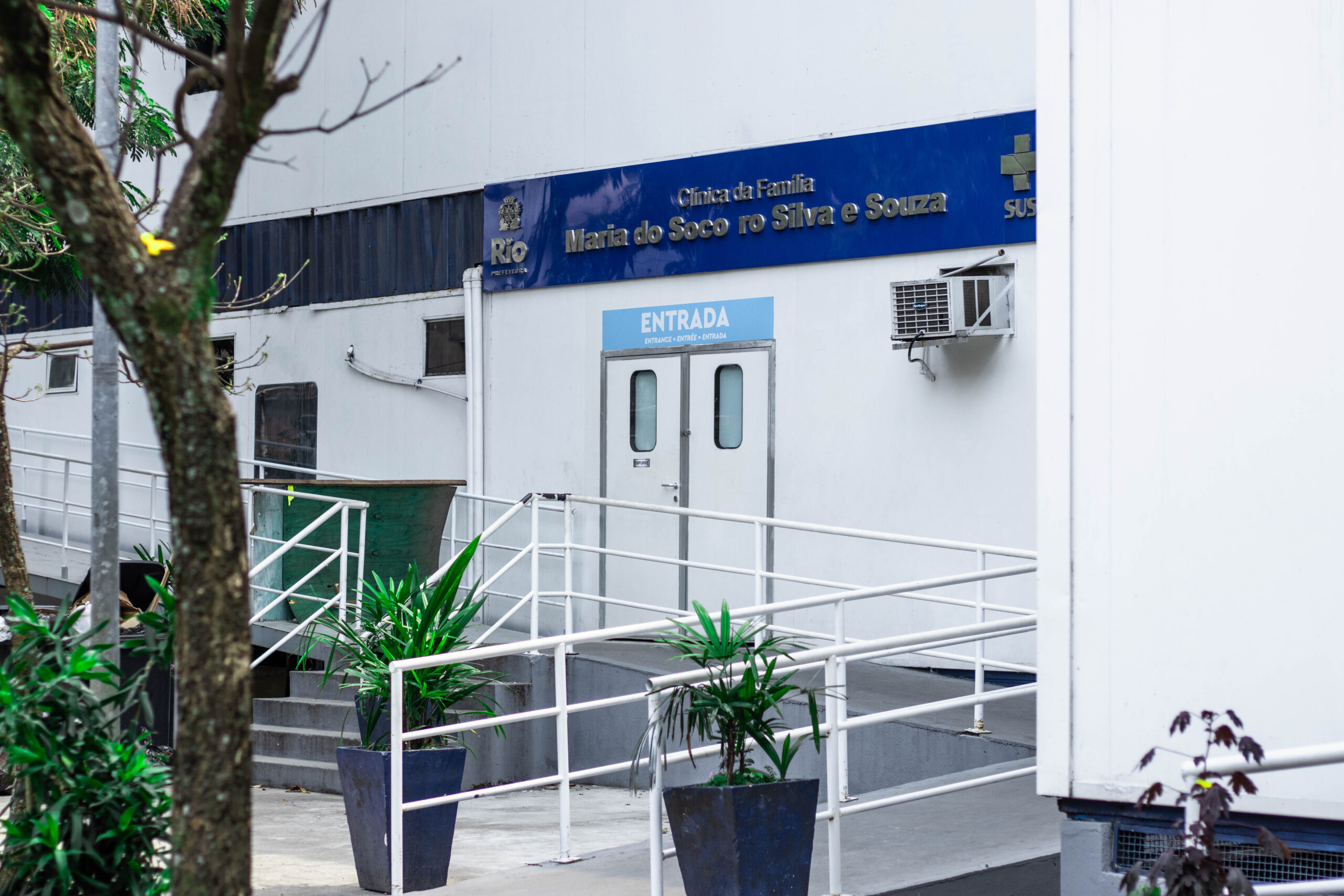 Greve de médicos e enfermeiros suspende consultas, exames e visitas em unidades de saúde da Rocinha