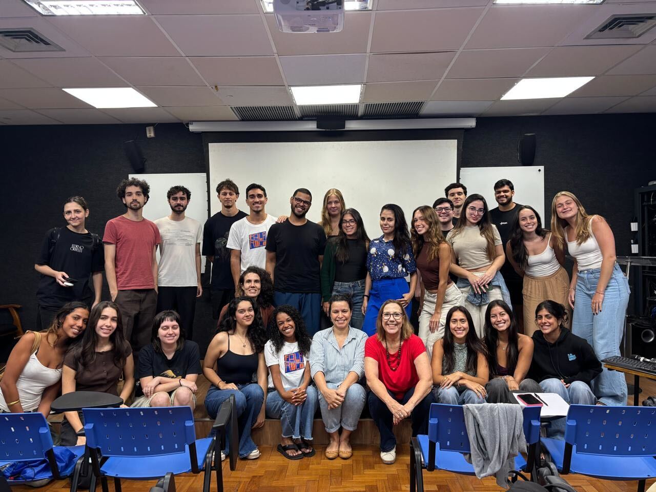 Parceria entre o Fala Roça e a PUC-Rio forma futuros jornalistas na prática e no cotidiano da Rocinha 